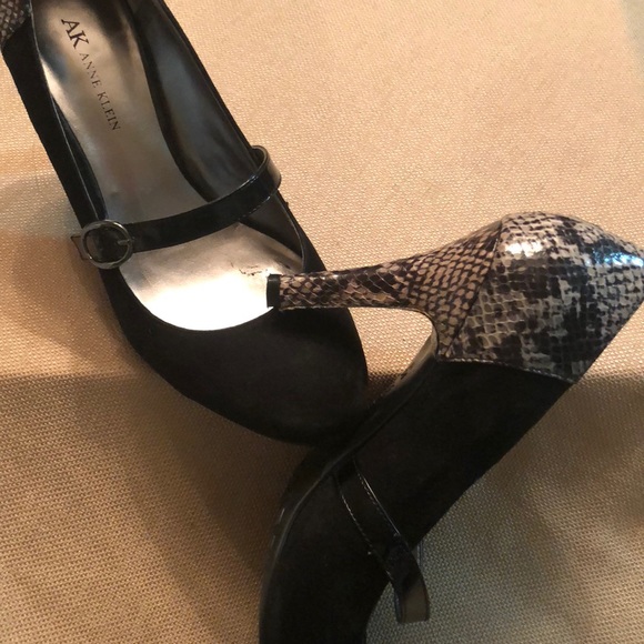 anne klein snakeskin heels